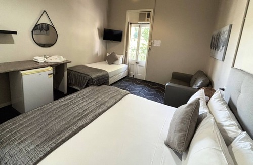 Mount Morgan Hotel | Grand Hotel Mt Morgan