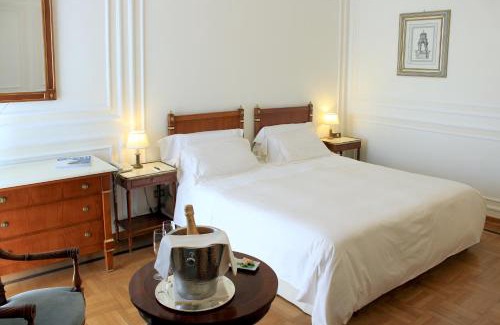 Chiaia Hotel | Elegant Grand Hotel Parker's: Oceanfront Bliss & Spa Retreat