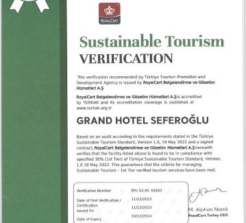 Bayrampasa Hotel | Grand Hotel Seferoğlu: Family-Friendly with Hot Tub & Dining