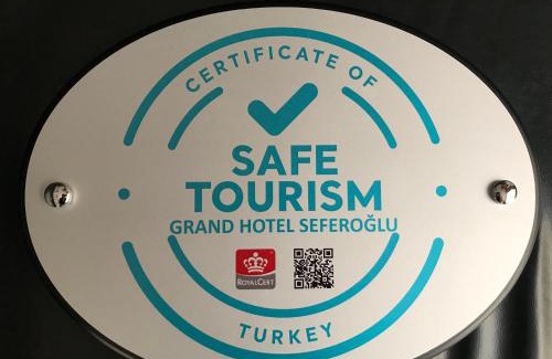 Bayrampasa Hotel | Grand Hotel Seferoğlu: Family-Friendly with Hot Tub & Dining