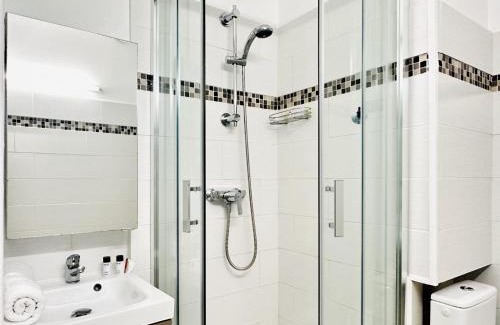 Cannes City Centre Apartment | Discover Grand Hotel - Studio Croisette: Family-Friendly Stay