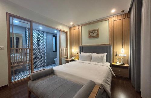 Tu Liem Hotel | Discover Comfort at Grand Hotel Trịnh Văn Bô with Hot Tub