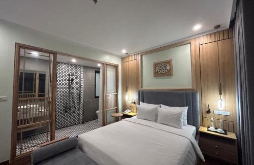 Tu Liem Hotel | Discover Comfort at Grand Hotel Trịnh Văn Bô with Hot Tub