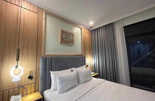 Tu Liem Hotel | Discover Comfort at Grand Hotel Trịnh Văn Bô with Hot Tub