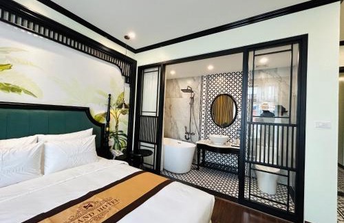 Tu Liem Hotel | Discover Comfort at Grand Hotel Trịnh Văn Bô with Hot Tub