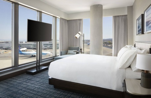 San Francisco Hotel | Top-Rated Grand Hyatt at SFO: Eco-Friendly Comfort Awaits