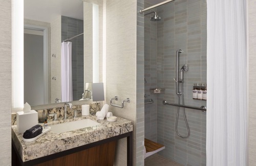 San Francisco Hotel | Top-Rated Grand Hyatt at SFO: Eco-Friendly Comfort Awaits