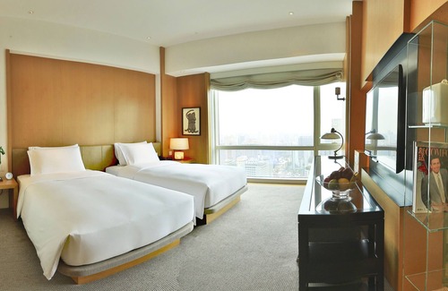 Jinjiang Hotel | Elegant Grand Hyatt Chengdu: 4-Star Oasis with Pool & Spa