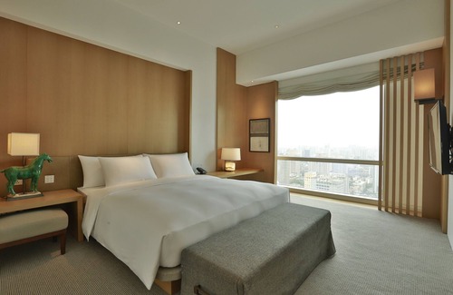 Jinjiang Hotel | Elegant Grand Hyatt Chengdu: 4-Star Oasis with Pool & Spa