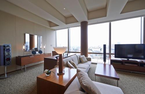 Roppongi Hotel | Elegant Grand Hyatt Tokyo: 5-Star Stay with Pool & Spa