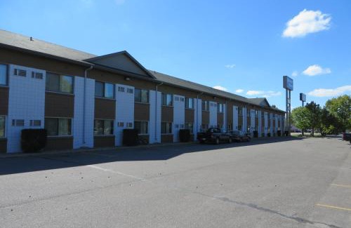 Fargo Hotel | Budget-Friendly Grand Inn Fargo: Pet & Child-Friendly Stay