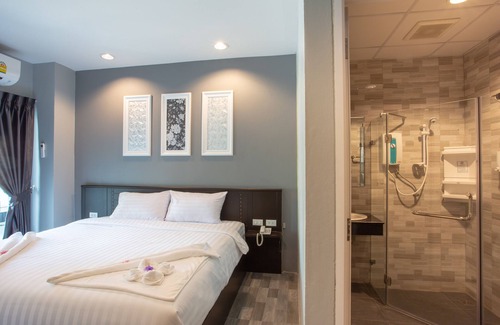 Samut Sakhon Hotel | Discover the Grand Inter Hotel: Highly Rated & Family-Friendly