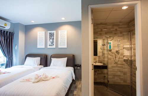 Samut Sakhon Hotel | Discover the Grand Inter Hotel: Highly Rated & Family-Friendly
