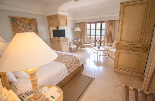 Isla Navidad Resort | Relaxing Grand Isla Navidad Golf & Spa Resort with Marina