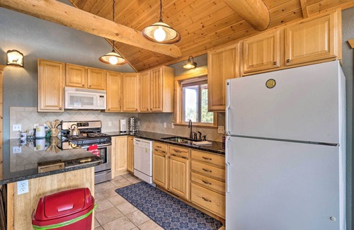 Como House | Grand Jefferson Home with Scenic Mountain Views & Spa