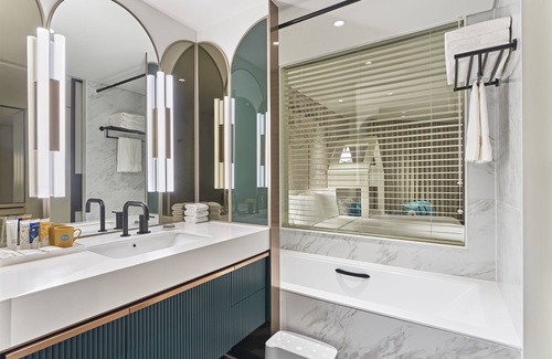 Haeundae Hotel | Elegant Grand Josun Busan: 5-Star with Spa & Pool