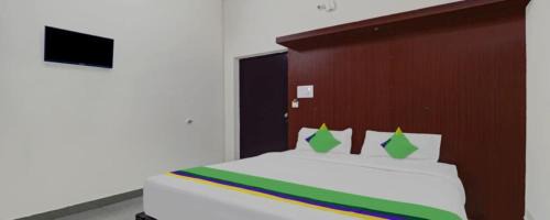 Gundlupet Hotel | Convenient Stay at GRAND JP INN Near Gundlupet Bus Stand