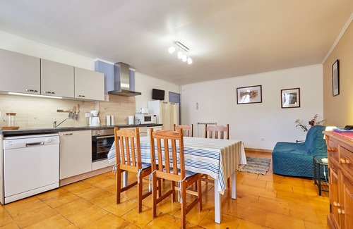 Courseulles-sur-Mer Apartment | Grand Juno: Oceanfront Retreat in Courseulles with Spa