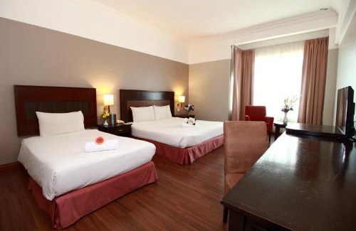 Taman Bandar Baru Hotel | Grand Kampar Hotel: Family-Friendly Getaway with Pool Access