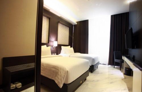 Purwokerto Hotel | Discover Grand Karlita Hotel Purwokerto with Pool & Breakfast