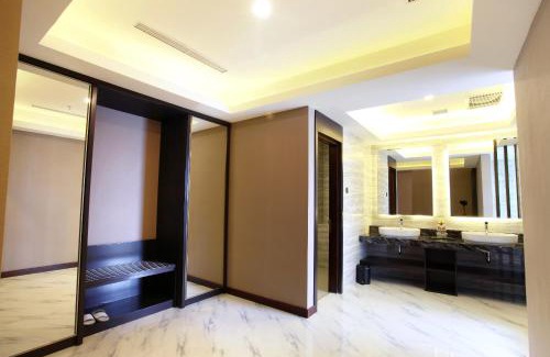 Purwokerto Hotel | Discover Grand Karlita Hotel Purwokerto with Pool & Breakfast