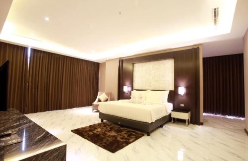 Purwokerto Hotel | Discover Grand Karlita Hotel Purwokerto with Pool & Breakfast