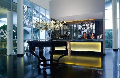 Pangkalan Bun Hotel | Grand Kecubung Hotel: Family-Friendly Retreat with Pool & Spa