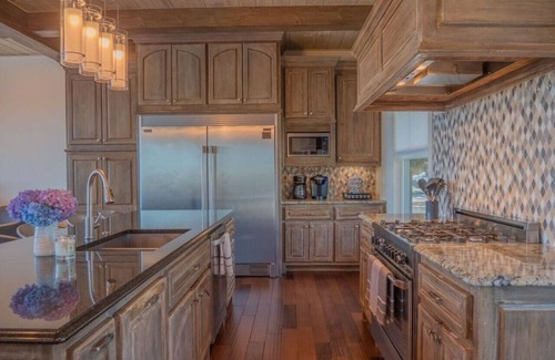 Vinita House | Grand Lake Frontage: 5BR Retreat with Spa & Hot Tub
