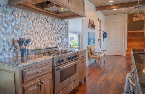 Langley House | Grand Lake Frontage: 5Bed & 5.5 Bath Grand Lake O' the Cherokees up to 20 guests