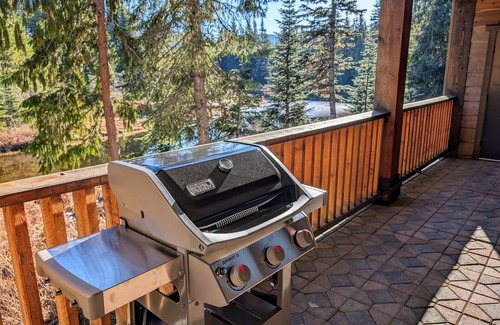 Government Camp House | Experience the Allure of Collins Lake Resort Grand Lodge