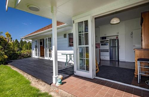 Ohakune House | Family-Friendly Grand Lodge in Ohakune with Pet Amenities