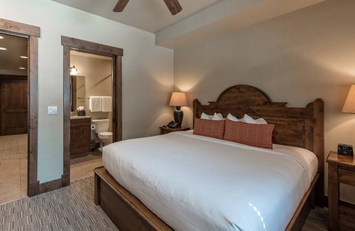 Breckenridge Resort | Grand Lodge on Peak 7: Ski-in/Out Resort with Pool & Breakfast