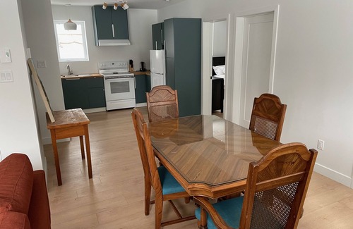 Aylmer Apartment | Bright & Inviting Demi Sous-sol with Family-Friendly Amenities