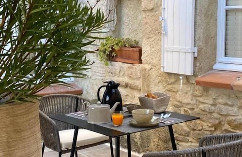 Martignargues House | Indulgent Grand Luxe SENSATION Suite with Private Jacuzzi