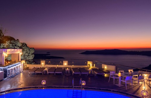 Imerovigli House | Indulge in a Grand Suite with Pool & Hot Tub at Pegasus