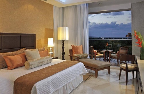 Villa Juarez Resort | Elegant Grand Luxxe 2 Bedroom Suite with Ocean Views