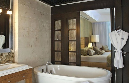 Villa Juarez Resort | Ideal 1 Bedroom with Ocean View & Spa Access