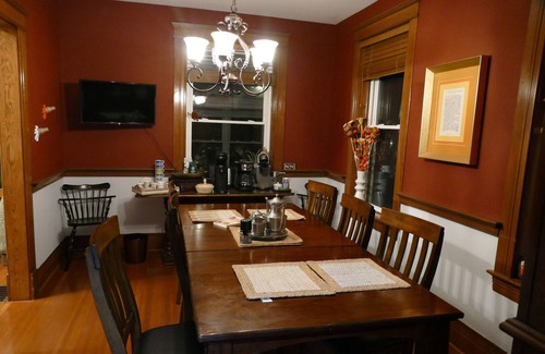 Melrose House | Discover Grand Manor: Walk to Eateries and Theatre