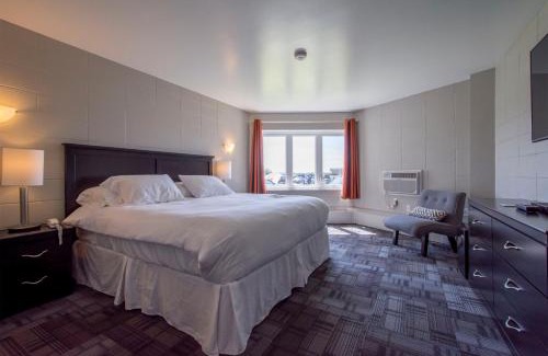 Hythe Hotel | Pet-Friendly Grand Marshal Inn with Breakfast Included