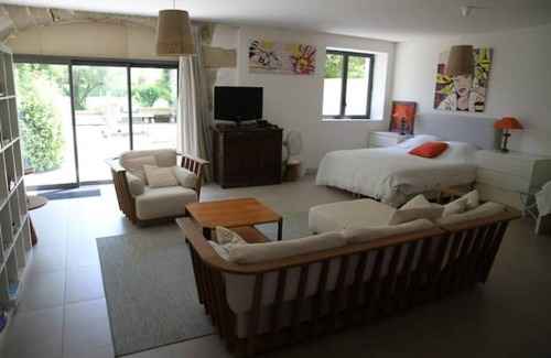 Sarrians Other | Grand Mas: Relaxing Retreat with Spa & Private Pool