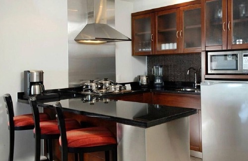 Zona Hotelera Resort | Elegant Grand Mayan Master Suite with Private Pool & Kitchen