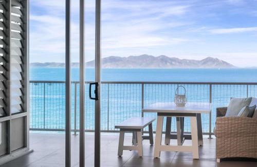 Nelly Bay Hotel | Tranquil Grand Mercure Apartments with Oceanfront Views