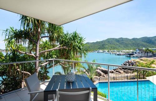 Nelly Bay Hotel | Tranquil Grand Mercure Apartments with Oceanfront Views