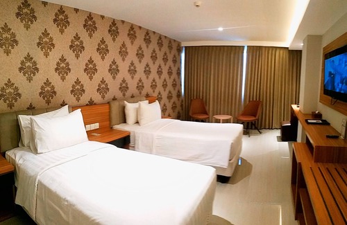 Tasikmalaya Hotel | Discover Grand Metro Hotel Tasikmalaya with Pool & Dining