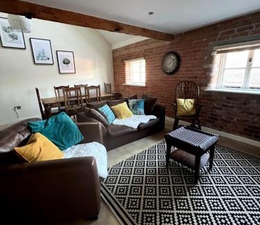 Burton on Trent Apartment | Grand Mill: Perfectly Located Near Shops and Attractions