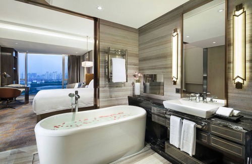 Changning Hotel | Elegant Grand Millennium HongQiao Shanghai with Pool & Spa