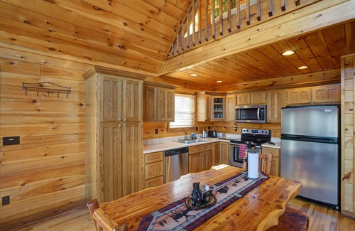 Cherokee Cabin | Unforgettable Grand Mountain Views Cabin with Hot Tub & Casino