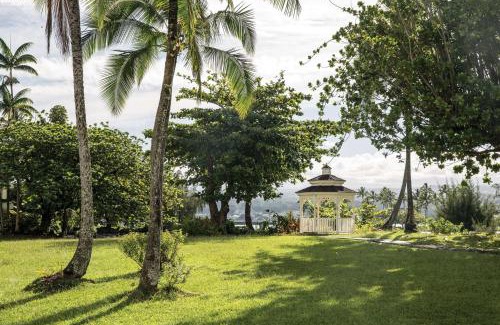 Kapoho Resort | Experience Grand Naniloa Hotel with Oceanfront Amenities