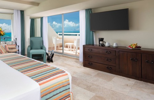 Zona Hotelera Resort | Discover Grand Oasis Palm - All Inclusive Family Retreat