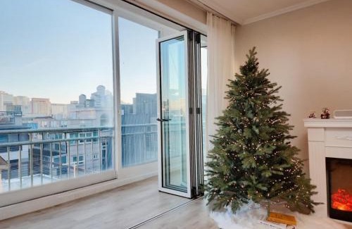 Yeonnam-dong Apartment | Spacious 4-Bedroom House in Trendy Hongdae, Rated 9.6/10